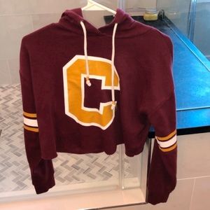 Women’s maroon crop top sweatshirt with a C on it.